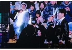 主持人音乐会求婚观众齐喊退票 当事人回应求婚是真实的